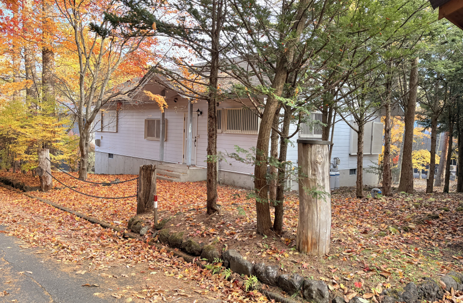 軽井沢　千ヶ滝別荘地　西区　からまつの森　建物付き　別荘　定住利用