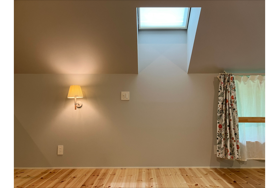 天窓のある2階洋室