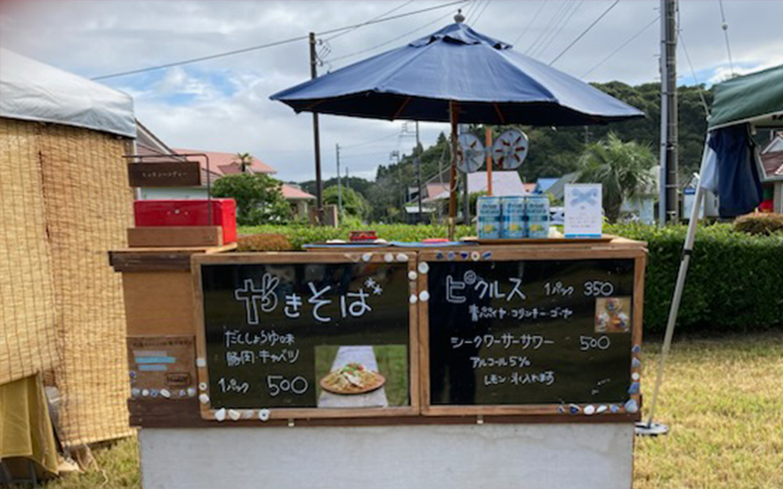 「kitchen HANDY」さん(やきそば、ピクルス他)