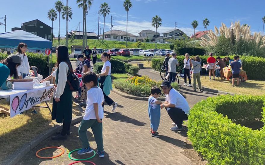 「アミーゴ マルシェ」さん(キッズネイル、古着)