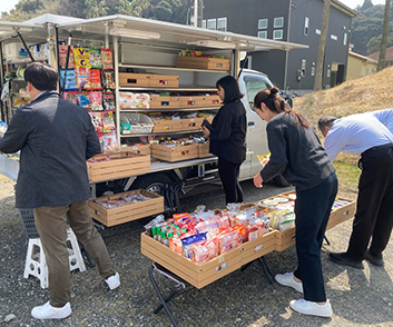 ヤックスの移動スーパー「らくちん便」